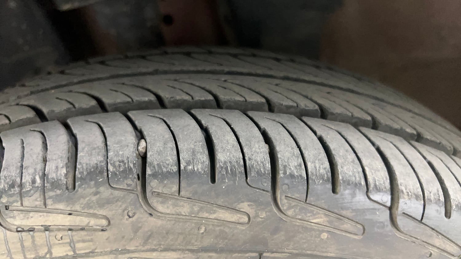 Used 2020 Renault Kwid 1.0 RXT AMT Opt Petrol Automatic tyres LEFT FRONT TYRE TREAD VIEW