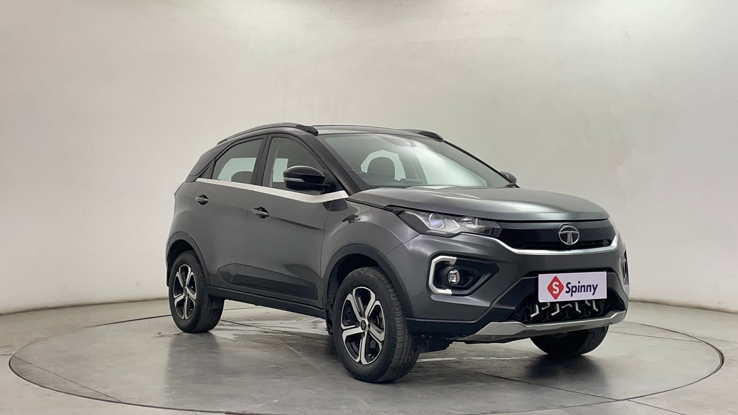 Used 2022 Tata Nexon XZA Plus (O) Petrol Automatic exterior RIGHT FRONT CORNER VIEW