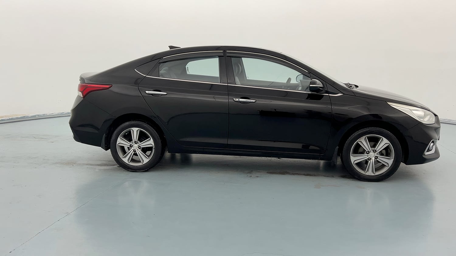 Used 2019 Hyundai Verna SX Plus 1.6 VTVT AT Petrol Automatic exterior RIGHT SIDE VIEW