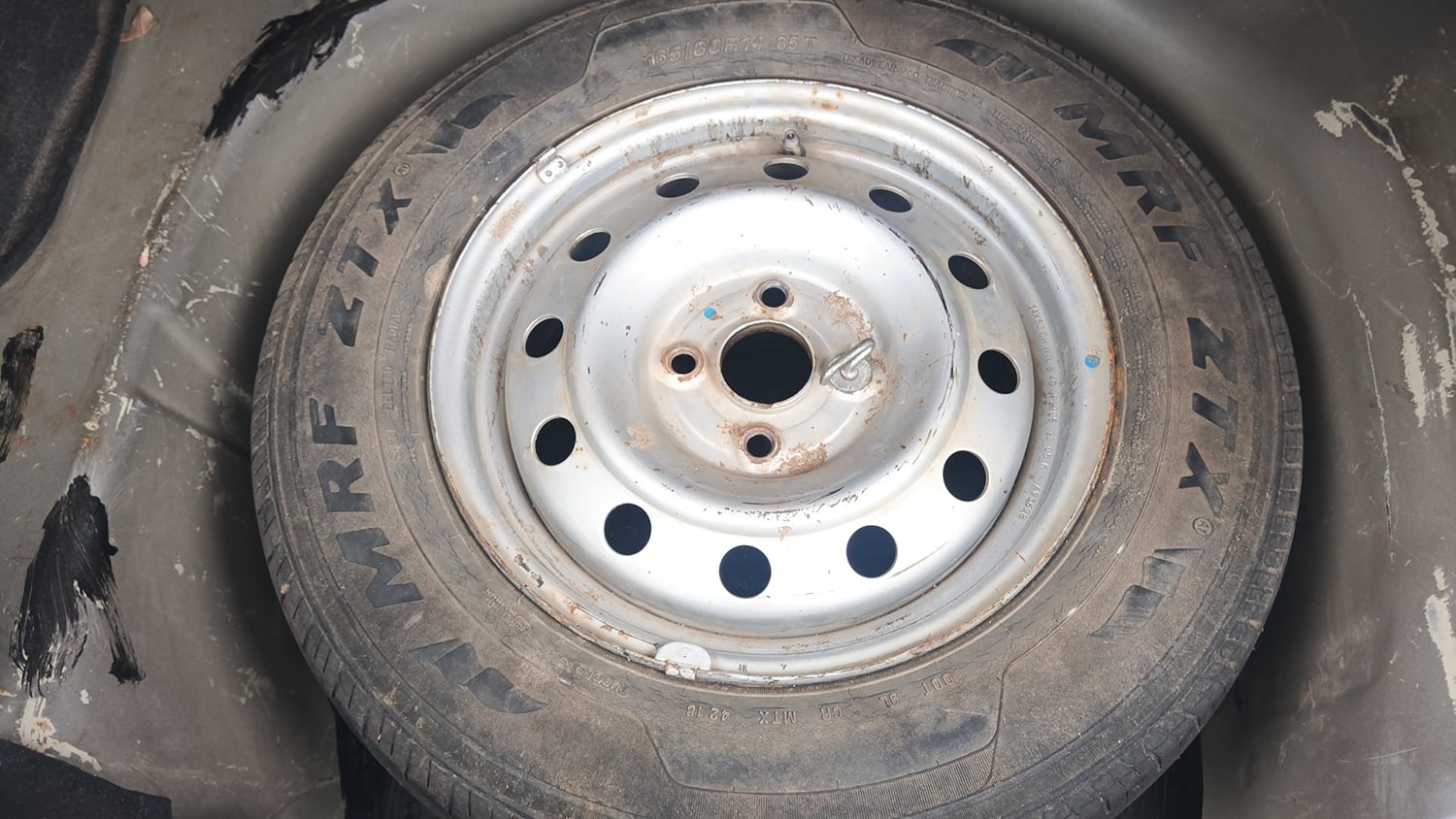 Used 2013 Maruti Suzuki Swift Dzire LXI Petrol Manual tyres SPARE TYRE VIEW