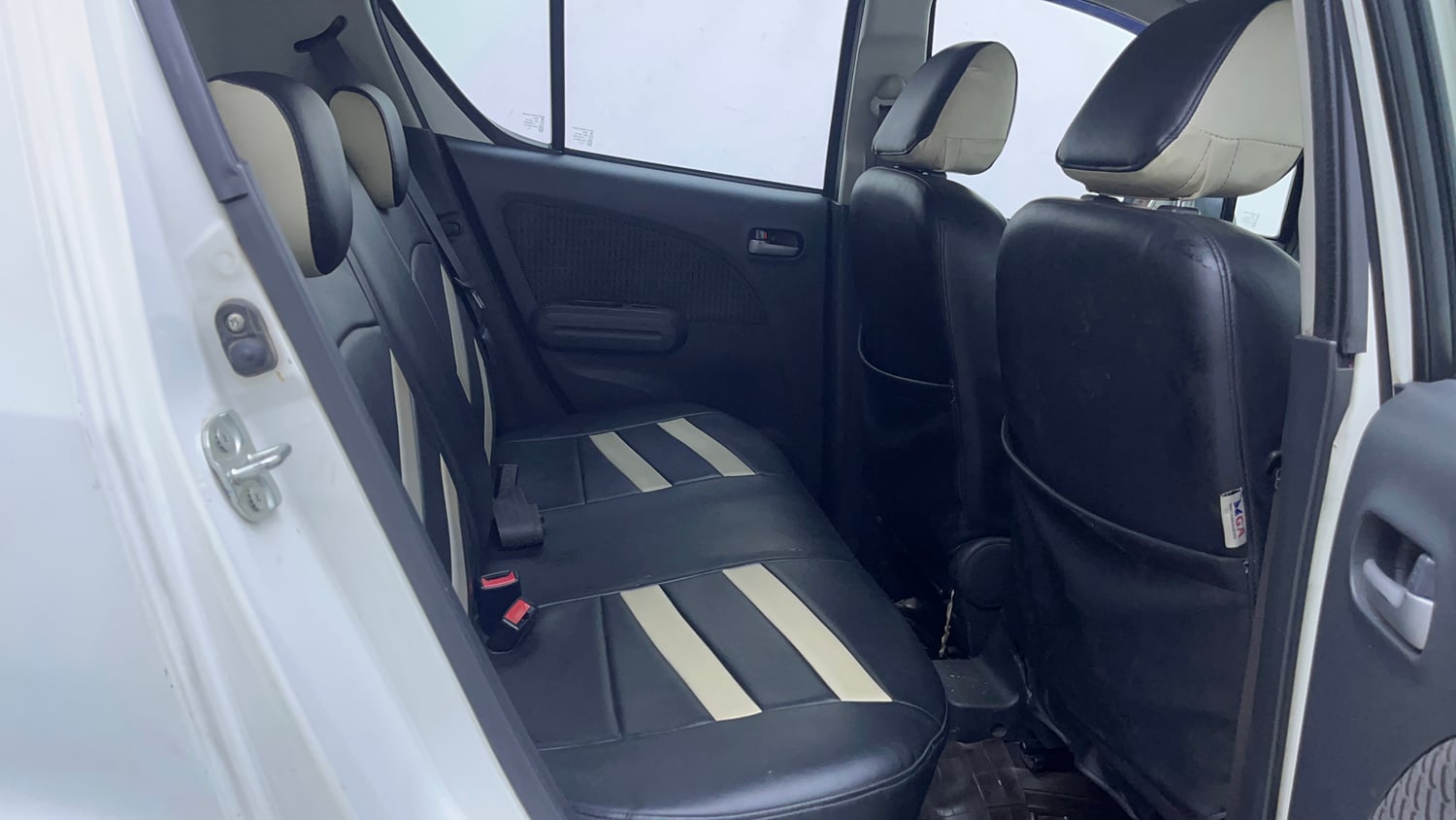 Used 2013 Maruti Suzuki Ritz Vxi BS-IV Petrol Manual interior RIGHT SIDE REAR DOOR CABIN VIEW