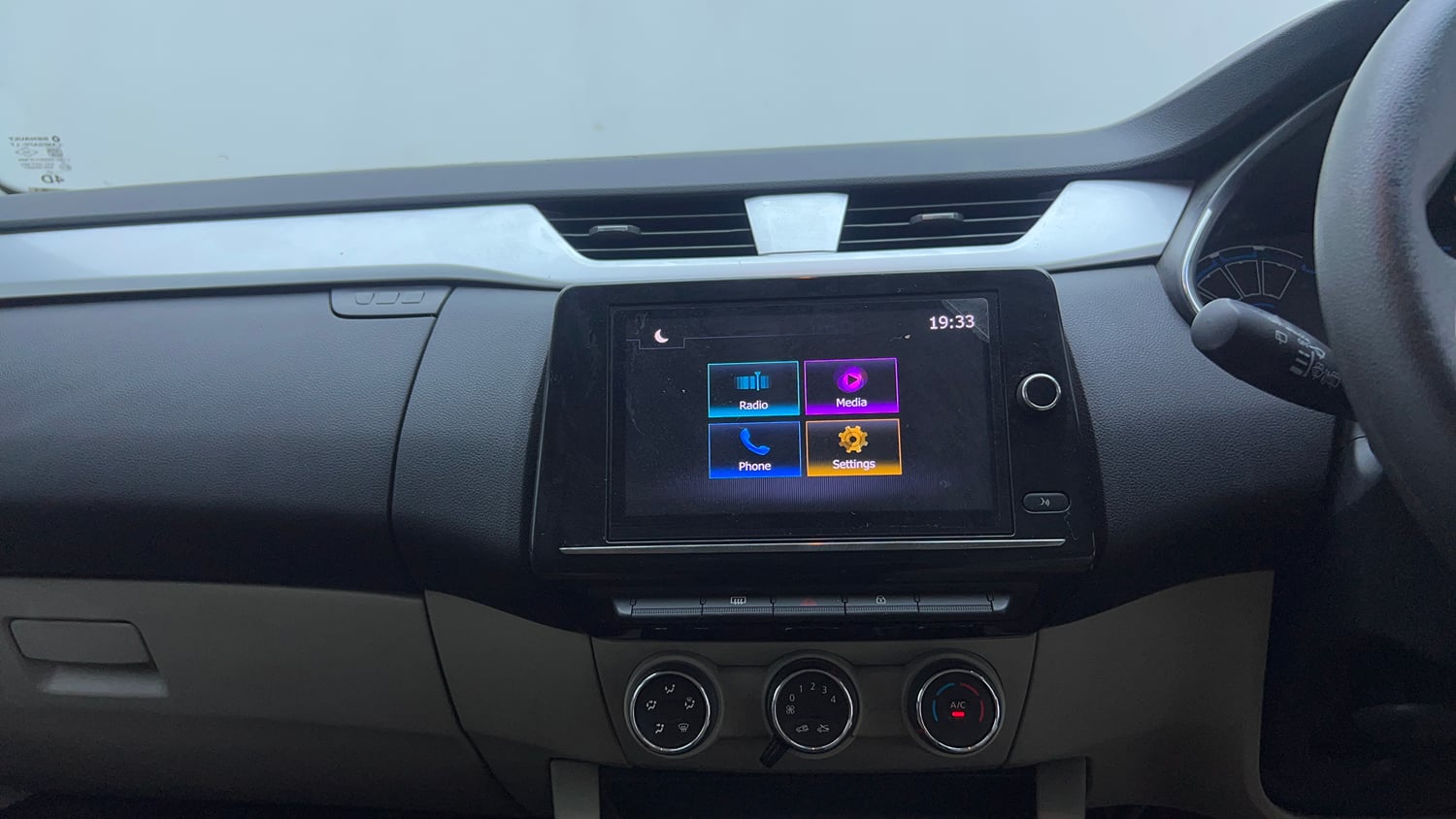 Used 2022 Renault Triber RXZ Petrol Manual top_features Integrated (in-dash) music system