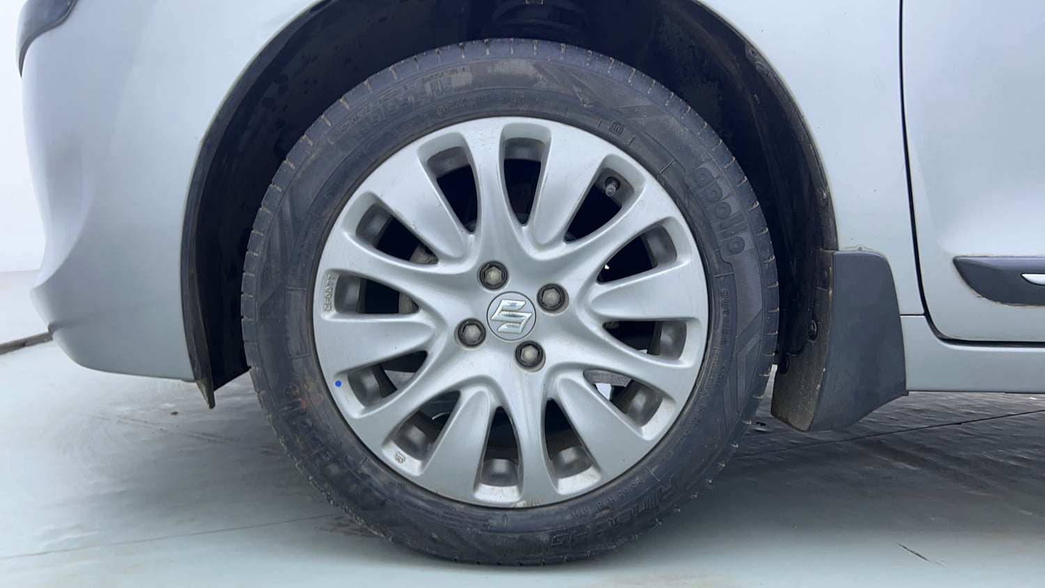 Used 2017 Maruti Suzuki Baleno Zeta 1.2 AT Petrol Automatic tyres LEFT FRONT TYRE RIM VIEW