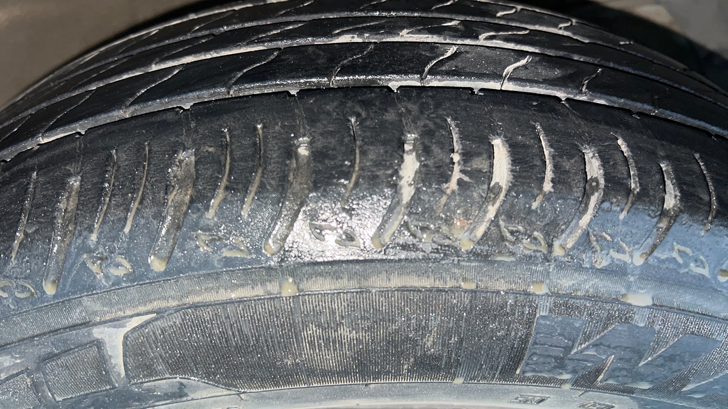 Used 2023 Maruti Suzuki XL6 Zeta AT Petrol Petrol Automatic tyres RIGHT FRONT TYRE TREAD VIEW
