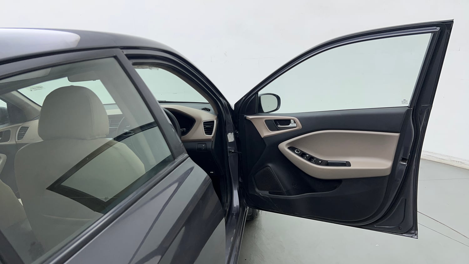 Used 2020 Hyundai Elite i20 Magna Plus 1.2 Petrol Manual interior RIGHT FRONT DOOR OPEN VIEW