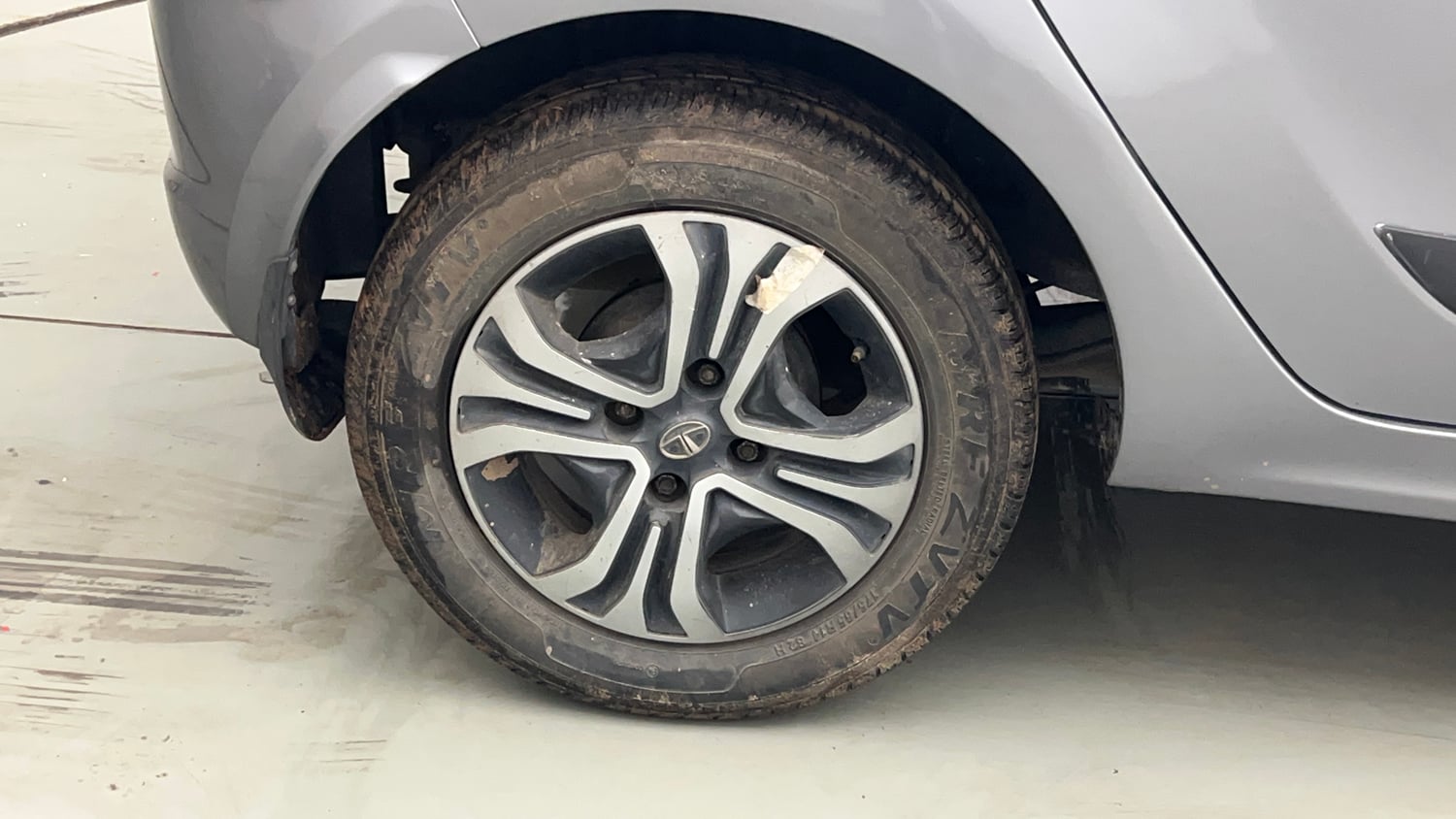 Used 2019 Tata Tiago Revotron XZ Petrol Manual tyres RIGHT REAR TYRE RIM VIEW