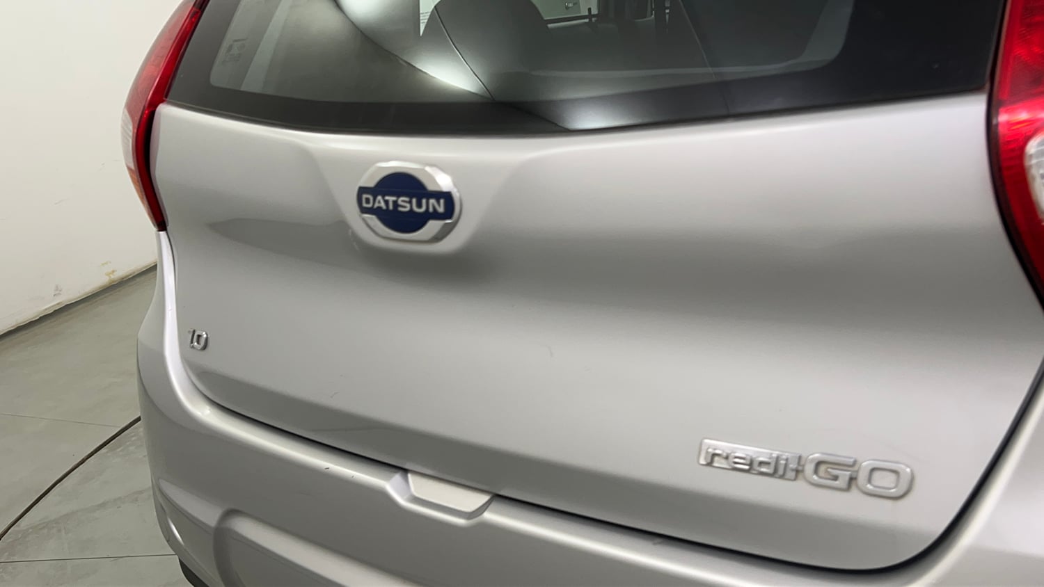 Used 2019 Datsun Redi-GO S 1.0 Petrol Manual dents MINOR SCRATCH