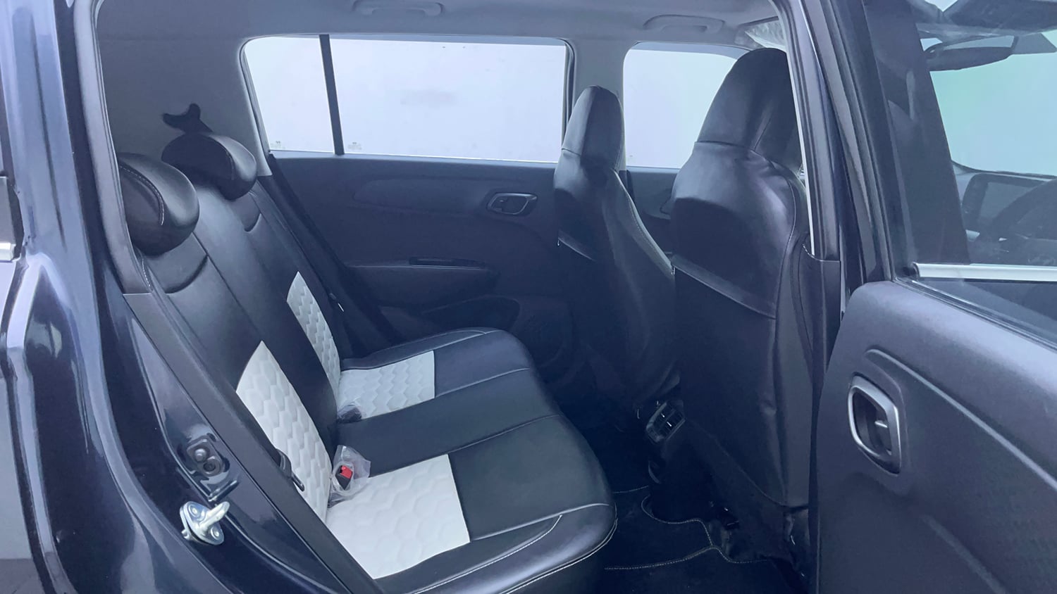 Used 2024 Hyundai Exter SX (O) 1.2 AMT Petrol Automatic interior RIGHT SIDE REAR DOOR CABIN VIEW