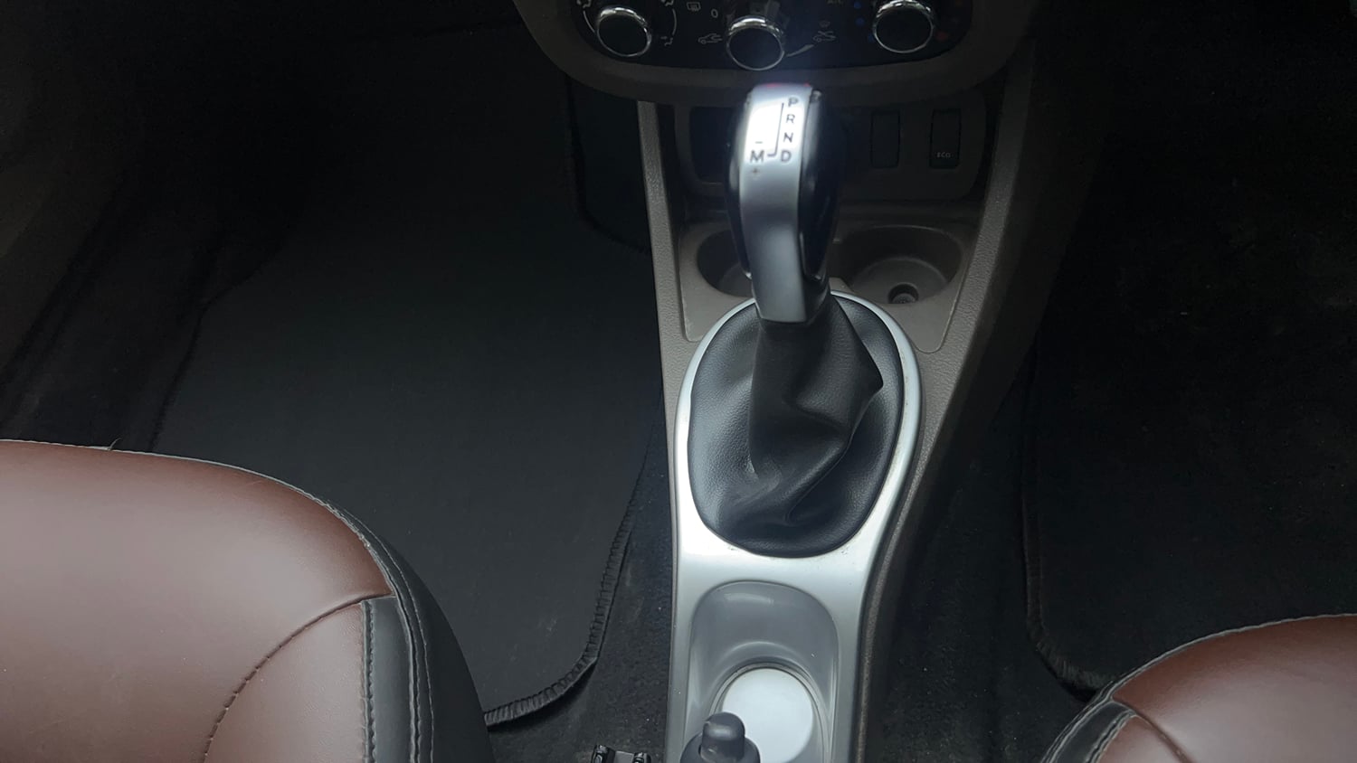 Used 2019 Renault Duster RXS CVT Petrol Automatic interior GEAR  KNOB VIEW