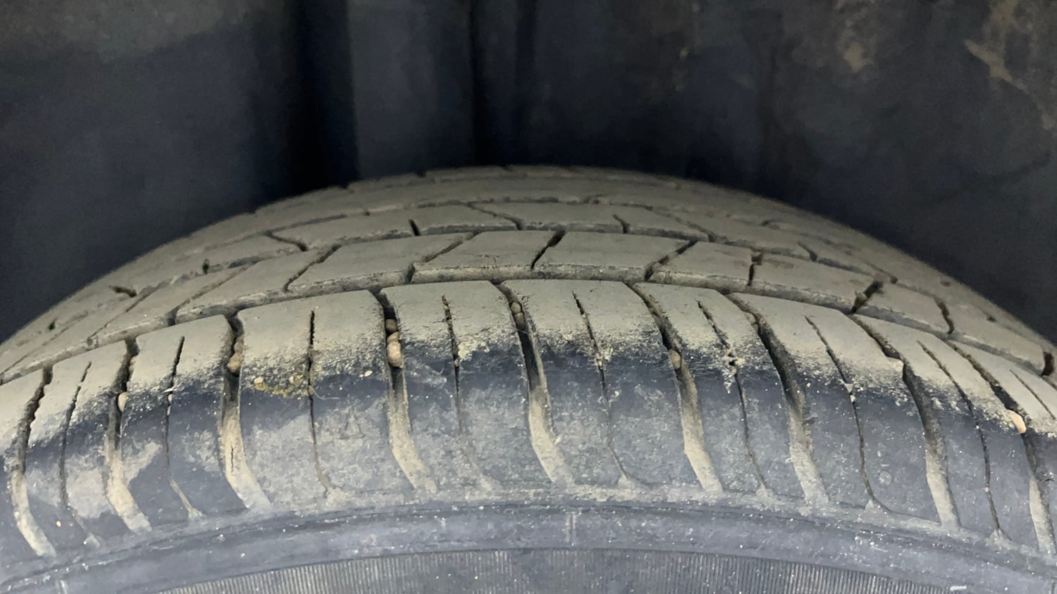 Used 2022 Volkswagen Vento Highline Plus 1.0L TSI Automatic Petrol Automatic tyres RIGHT REAR TYRE TREAD VIEW