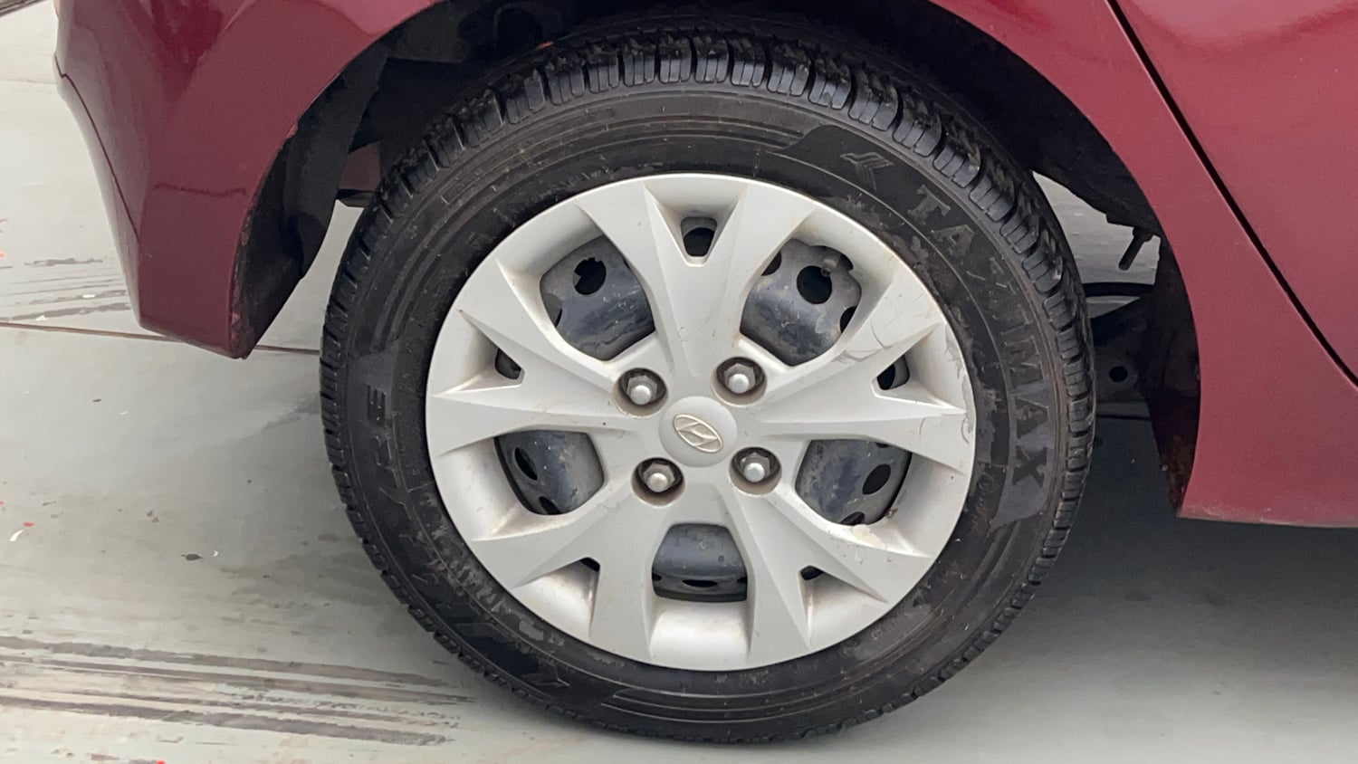 Used 2014 Hyundai Grand i10 Sportz 1.2 Kappa VTVT Petrol Manual tyres RIGHT REAR TYRE RIM VIEW