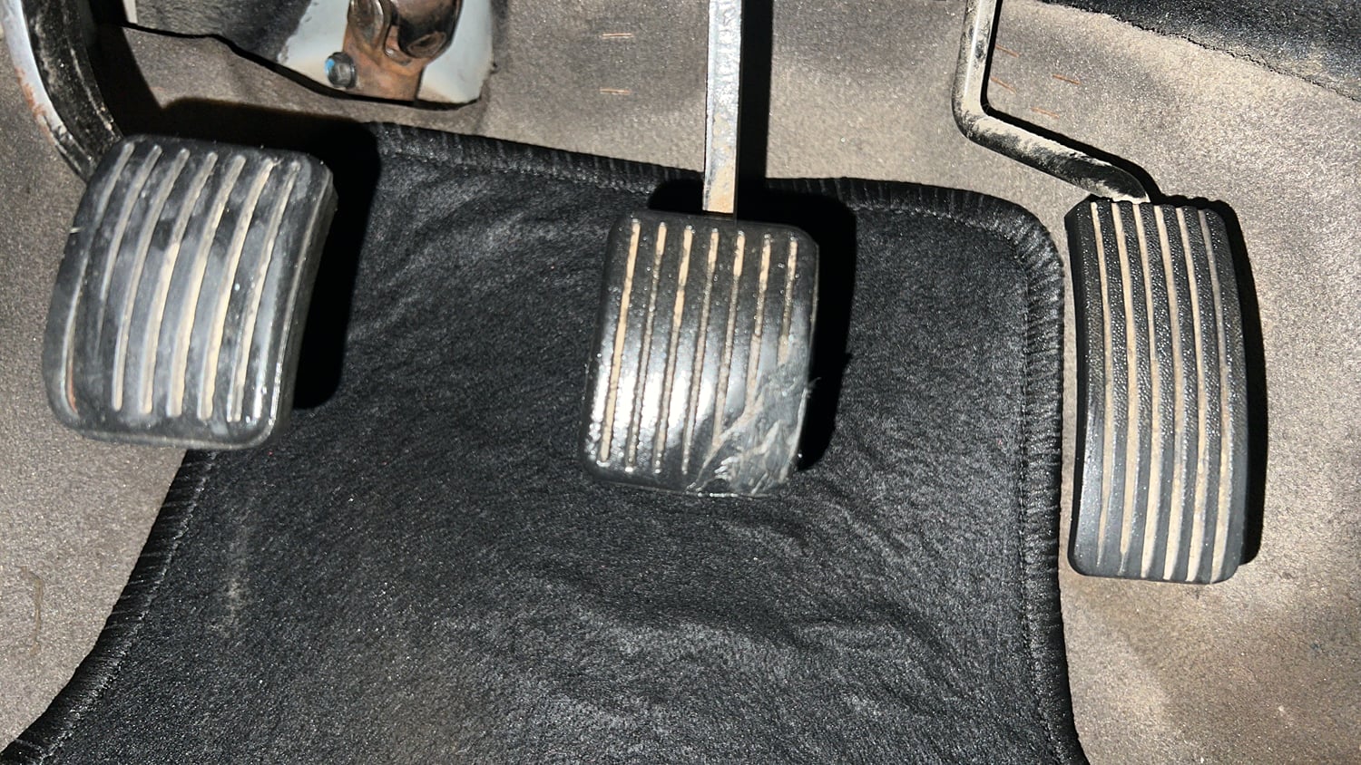 Used 2014 Hyundai i10 Magna 1.1 iRDE2 Petrol Manual interior PEDALS VIEW