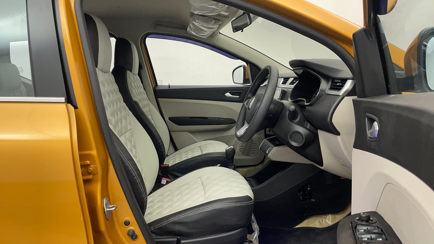 Used 2020 Renault Triber RXZ EASY-R AMT Petrol Automatic interior RIGHT SIDE FRONT DOOR CABIN VIEW