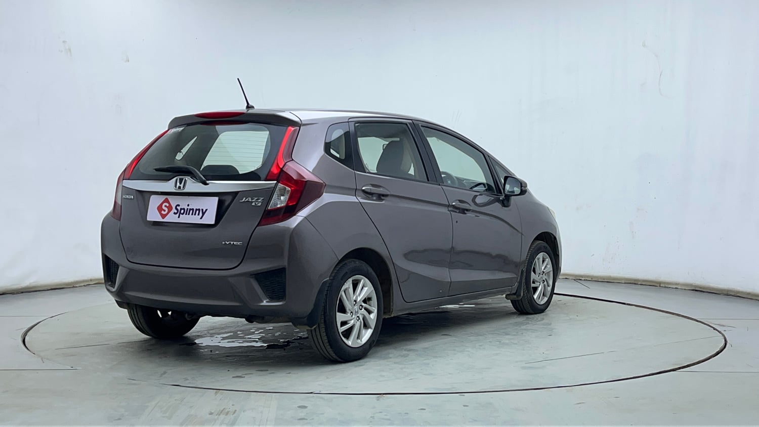 Used 2017 Honda Jazz V Petrol Petrol Manual exterior RIGHT REAR CORNER VIEW