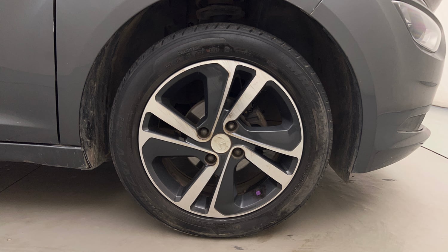 Used 2021 Tata Altroz XZ Petrol Petrol Manual tyres RIGHT FRONT TYRE RIM VIEW