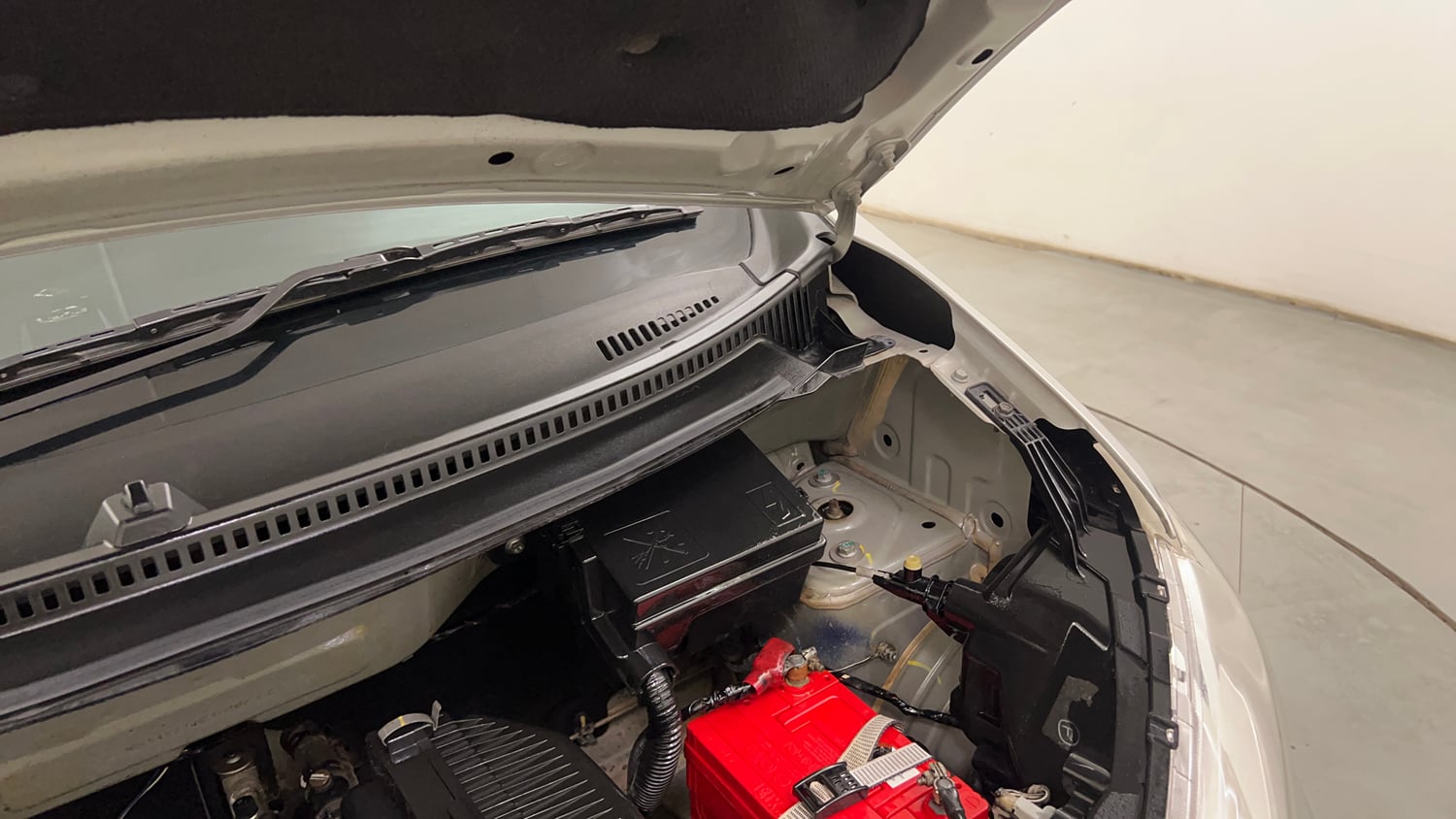 Used 2019 Datsun Redi-GO S 1.0 Petrol Manual engine ENGINE LEFT SIDE HINGE & APRON VIEW