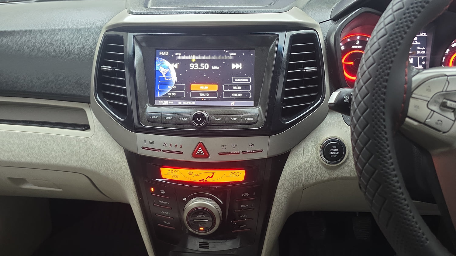 Used 2020 Mahindra XUV 300 W8 (O) 1.5 Diesel Diesel Manual interior MUSIC SYSTEM & AC CONTROL VIEW