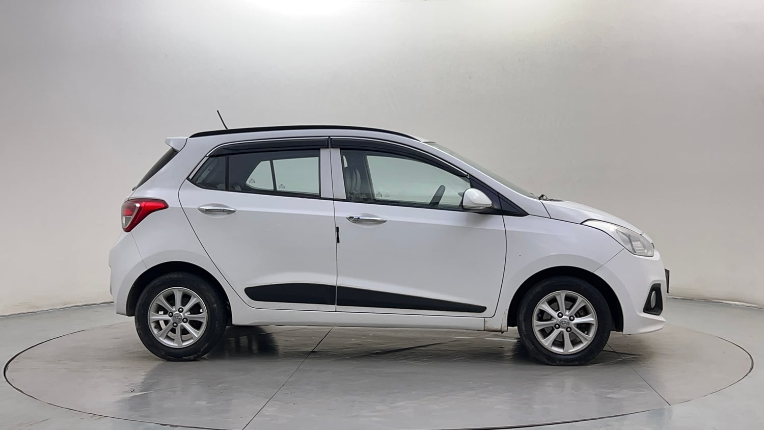 Used 2013 Hyundai Grand i10 Asta AT 1.2 Kappa VTVT Petrol Automatic exterior RIGHT SIDE VIEW