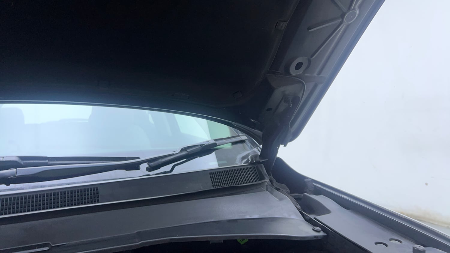 Used 2019 Jeep Compass Limited 1.4 Petrol AT Petrol Automatic engine ENGINE LEFT SIDE HINGE & APRON VIEW