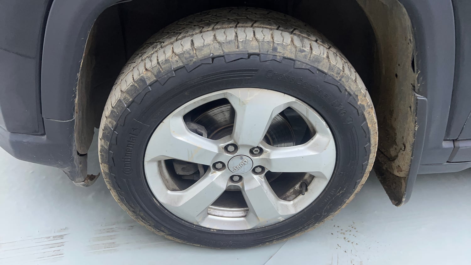 Used 2019 Jeep Compass Limited 1.4 Petrol AT Petrol Automatic tyres LEFT FRONT TYRE RIM VIEW
