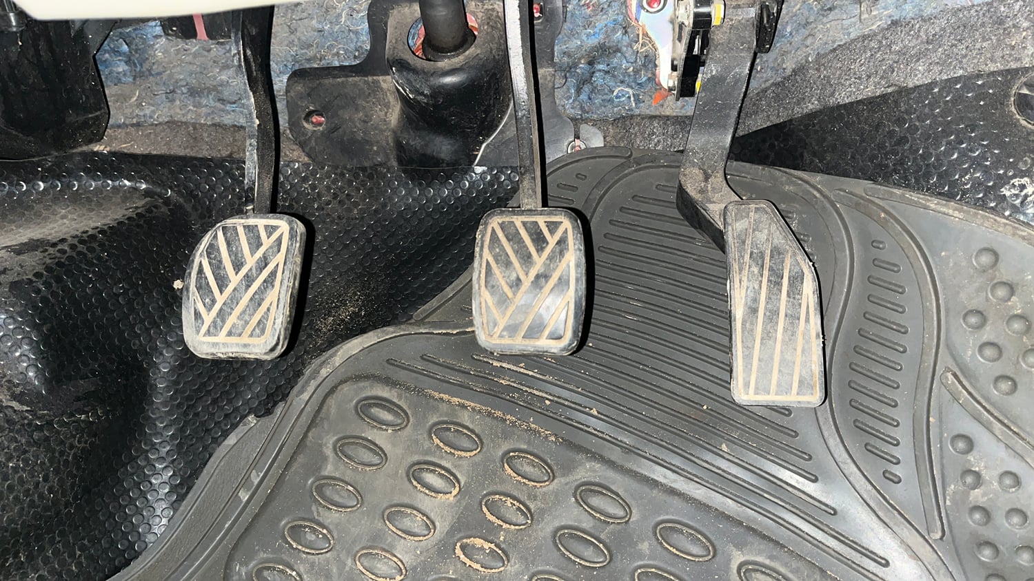 Used 2014 Maruti Suzuki Celerio VXi Petrol Manual interior PEDALS VIEW
