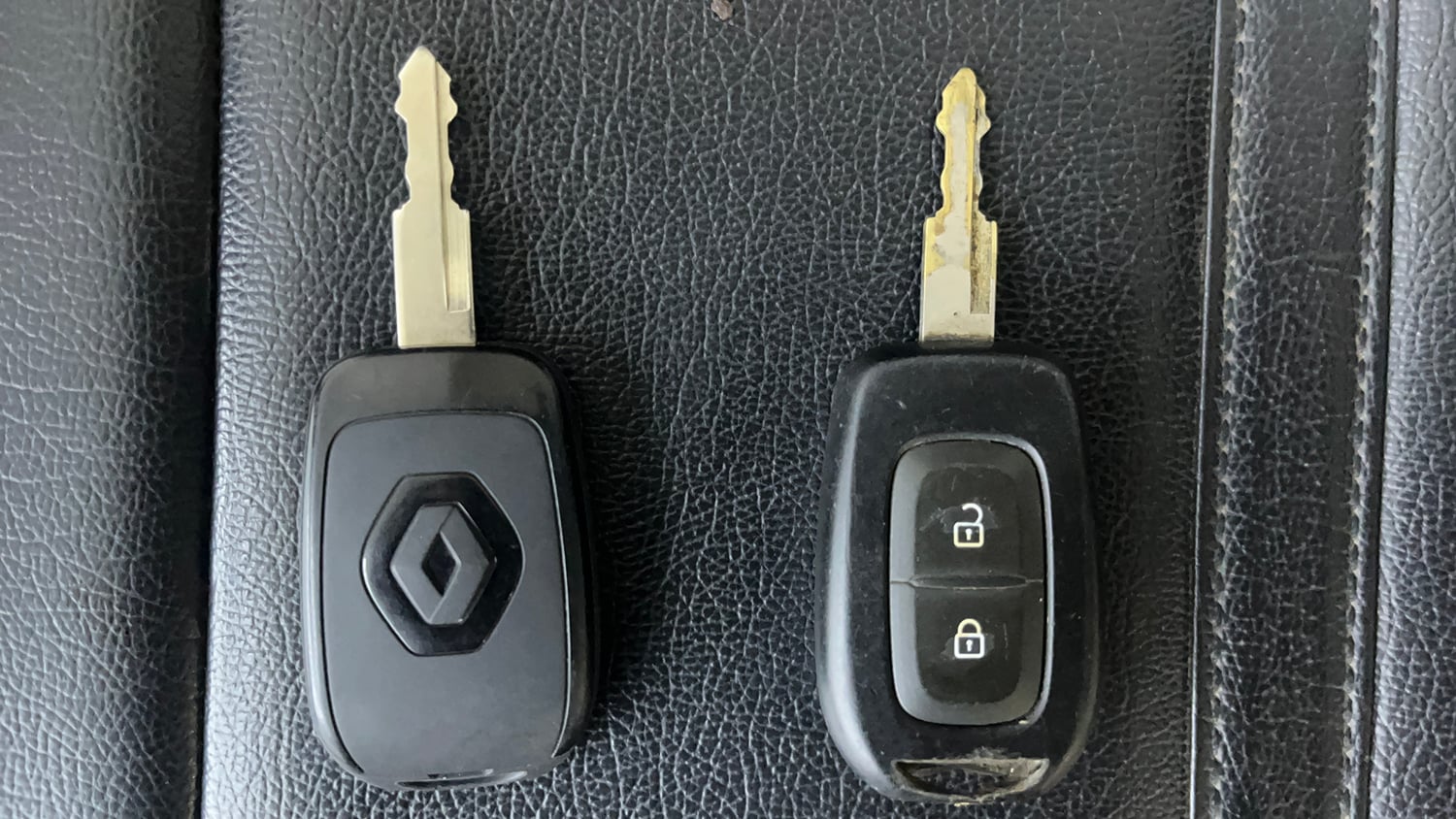 Used 2020 Renault Kwid RXT 1.0 Opt Petrol Manual extra CAR KEY VIEW