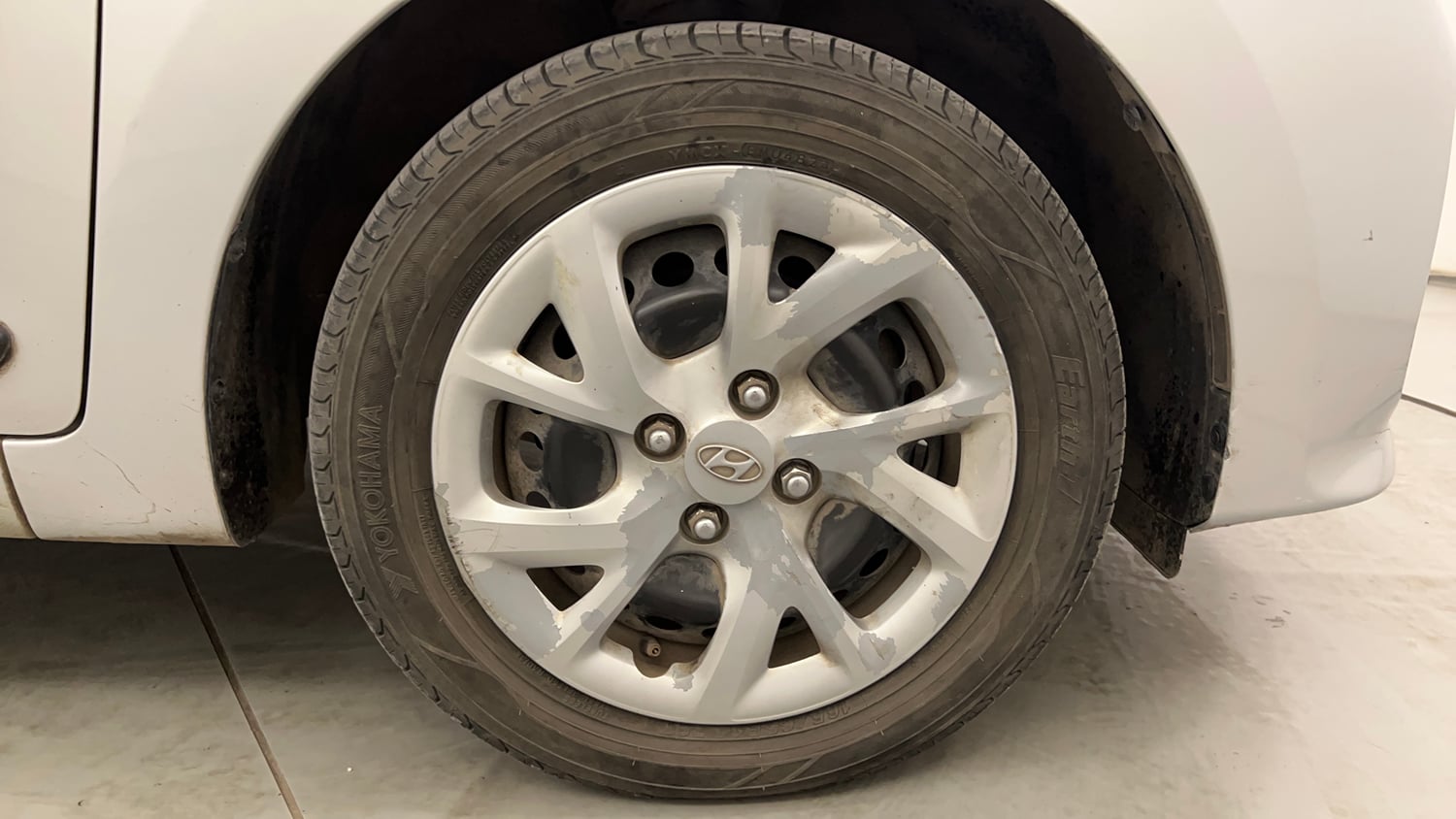 Used 2017 Hyundai Grand i10 Sportz 1.2 Kappa VTVT Petrol Manual tyres RIGHT FRONT TYRE RIM VIEW