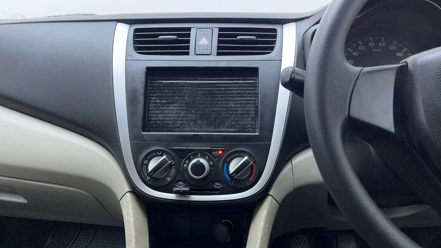 Used 2014 Maruti Suzuki Celerio VXi Petrol Manual interior MUSIC SYSTEM & AC CONTROL VIEW