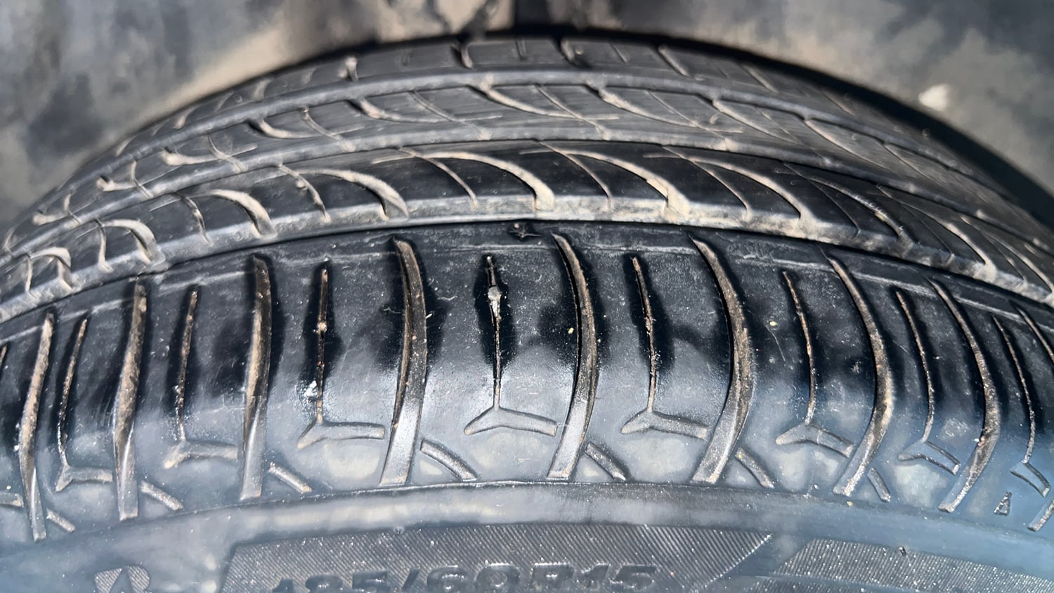 Used 2016 Volkswagen Polo Highline1.2L (P) Petrol Manual tyres RIGHT REAR TYRE TREAD VIEW