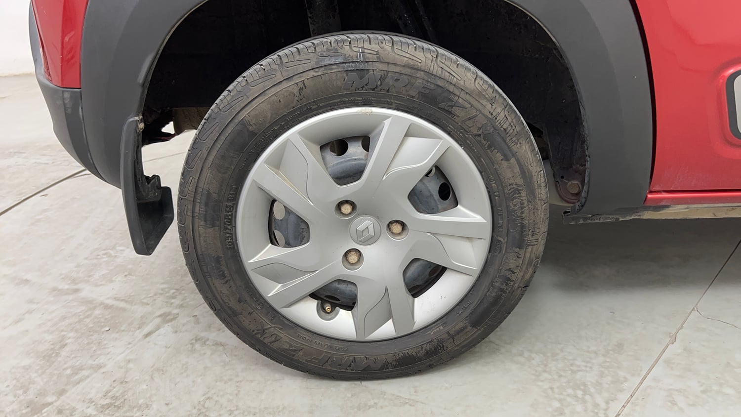 Used 2020 Renault Kwid 1.0 RXT AMT Opt Petrol Automatic tyres RIGHT REAR TYRE RIM VIEW