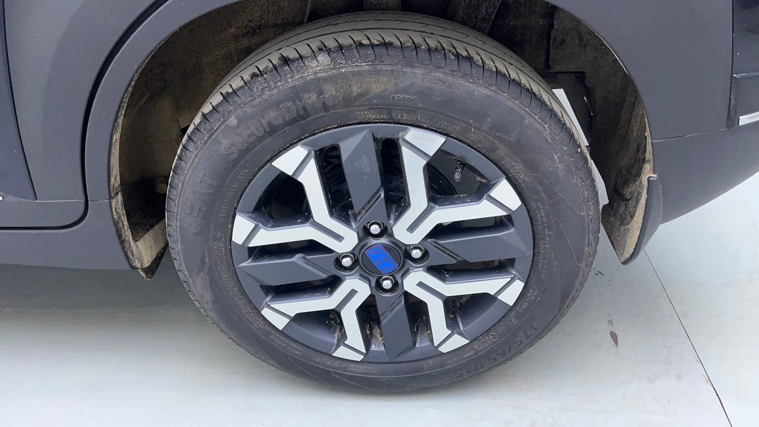 Used 2024 Hyundai Exter SX (O) 1.2 AMT Petrol Automatic tyres LEFT REAR TYRE RIM VIEW