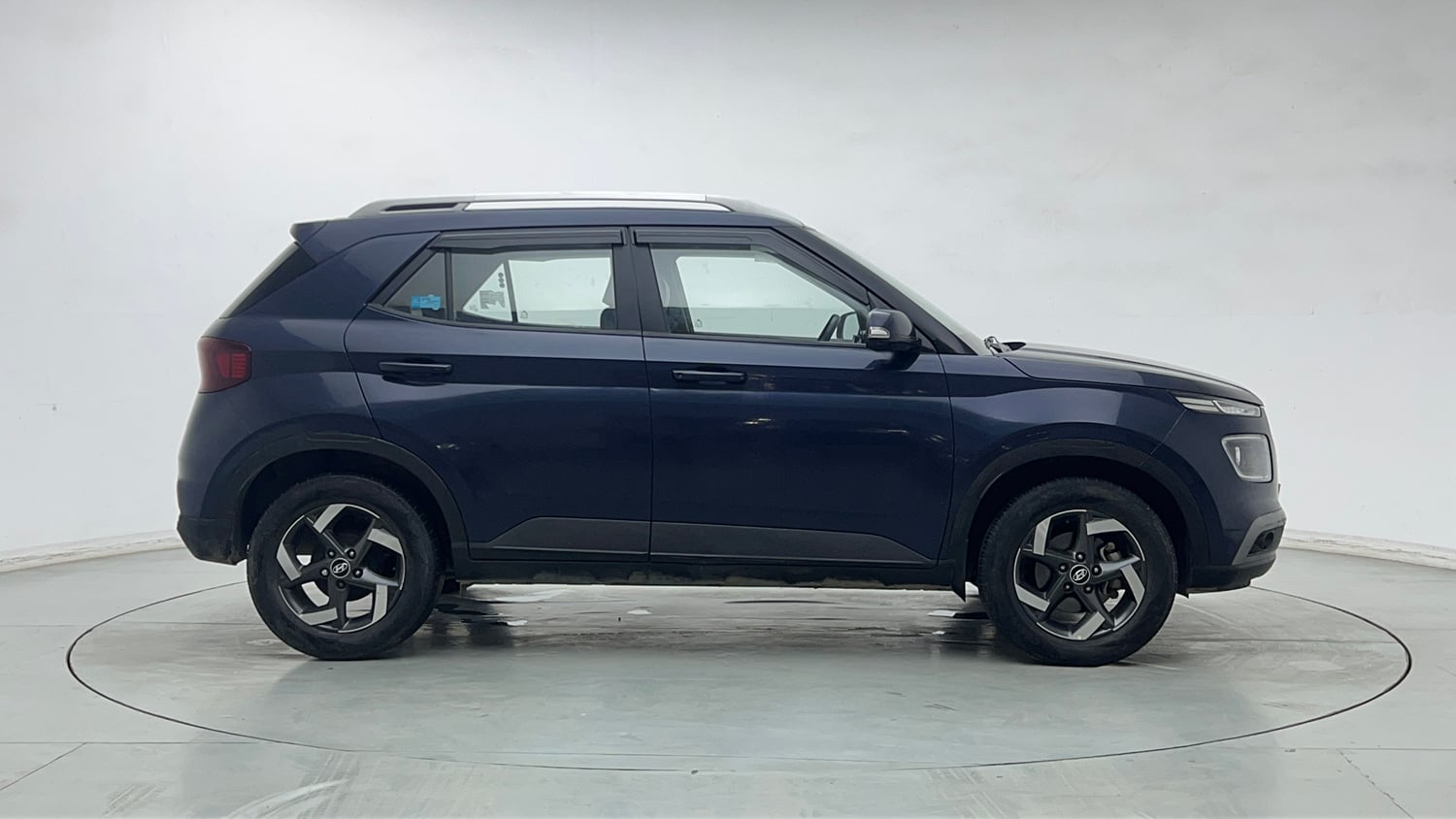 Used 2020 Hyundai Venue SX 1.4 CRDi Diesel Manual exterior RIGHT SIDE VIEW