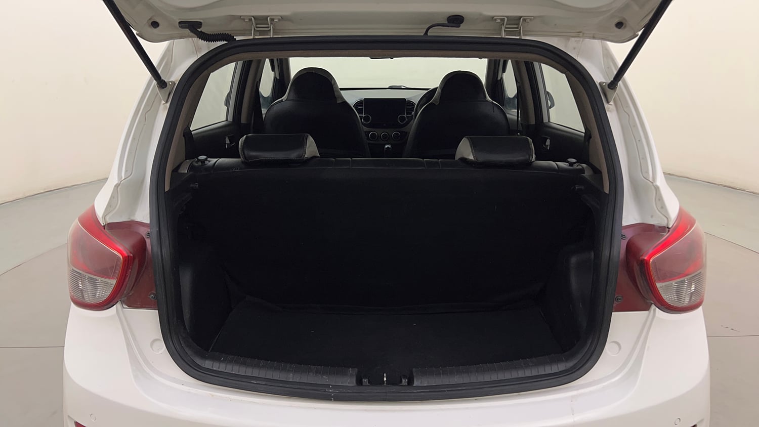 Used 2013 Hyundai Grand i10 Asta AT 1.2 Kappa VTVT Petrol Automatic interior DICKY INSIDE VIEW