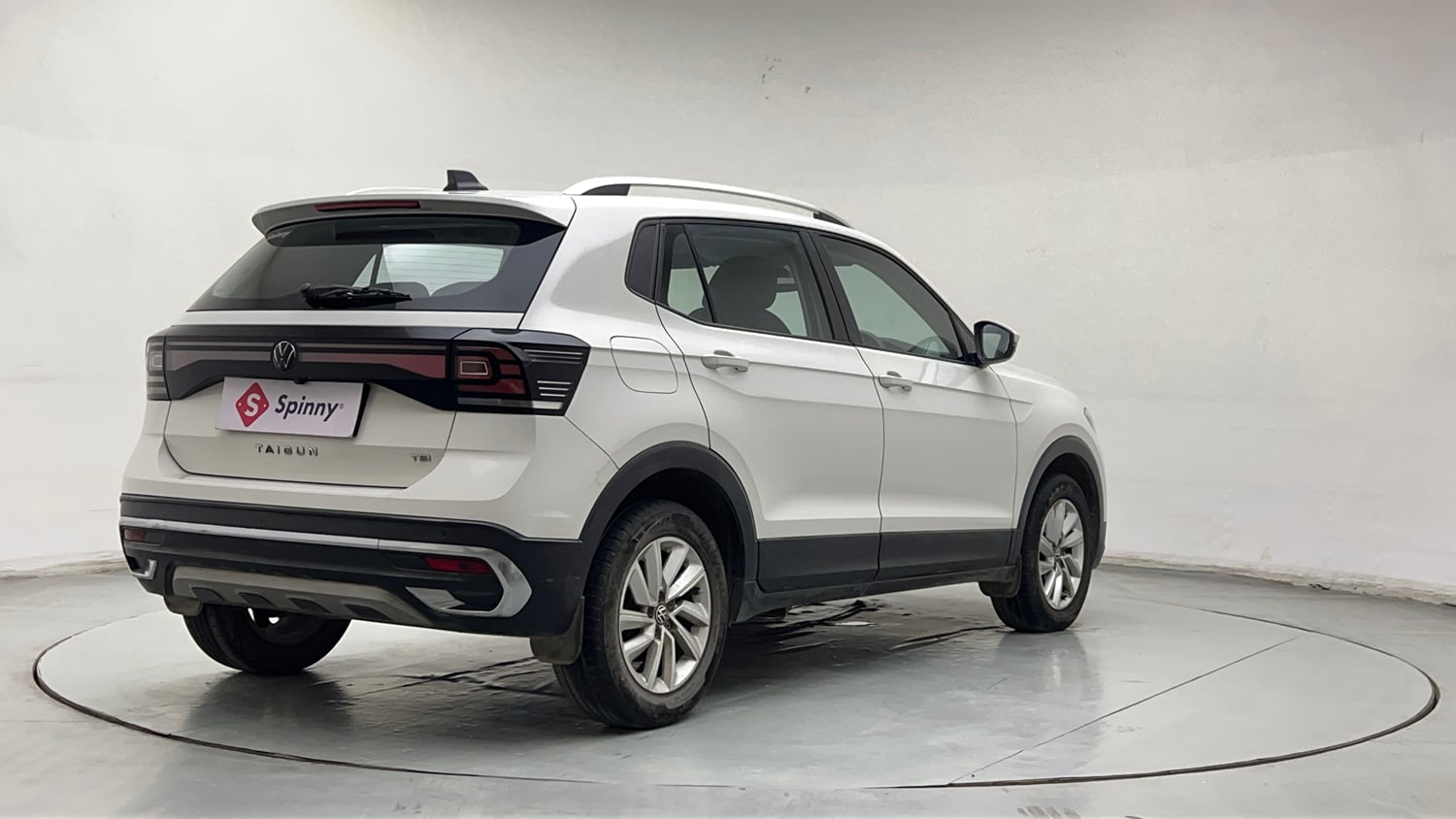 Used 2023 Volkswagen Taigun Highline 1.0 TSI MT Petrol Manual exterior RIGHT REAR CORNER VIEW