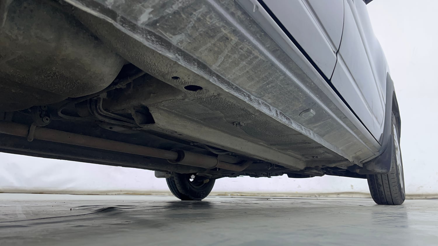 Used 2016 Renault Kwid RXT Petrol Manual extra REAR RIGHT UNDERBODY VIEW