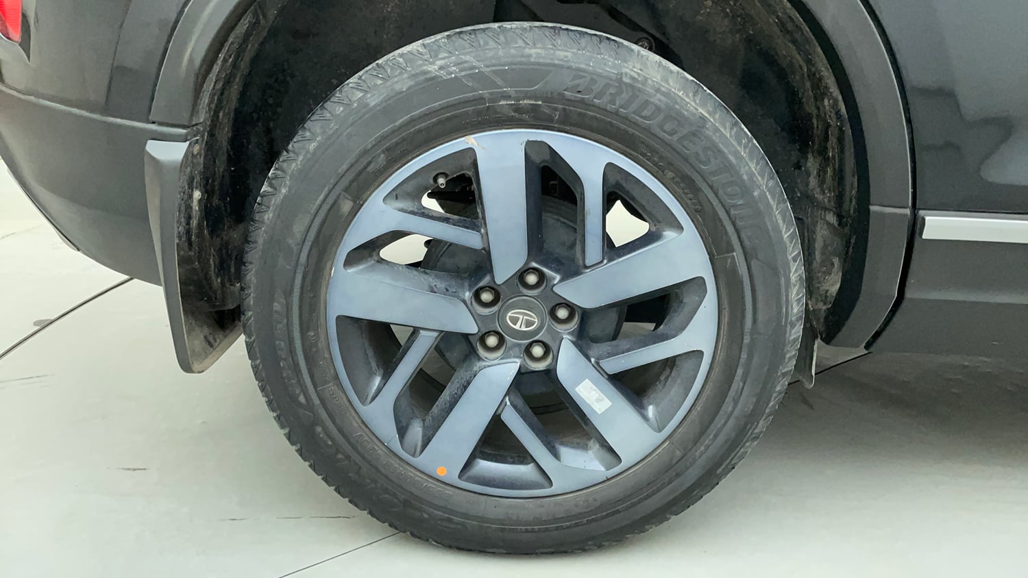 Used 2022 Tata Harrier XZA Plus Dark Edition Diesel Automatic tyres RIGHT REAR TYRE RIM VIEW