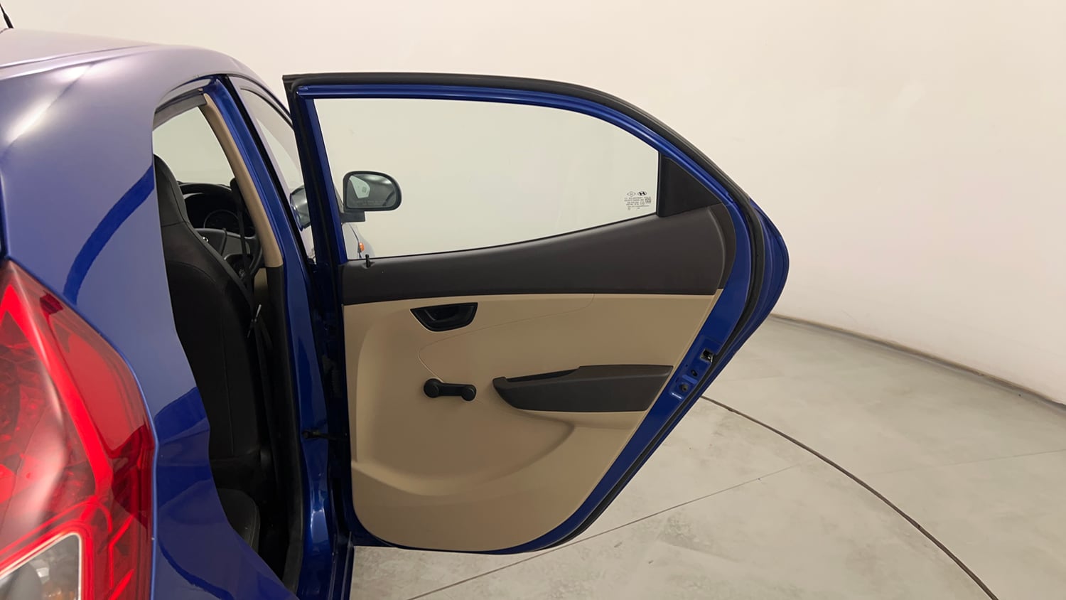 Used 2017 hyundai Eon Magna+ (O) Petrol Manual interior RIGHT REAR DOOR OPEN VIEW