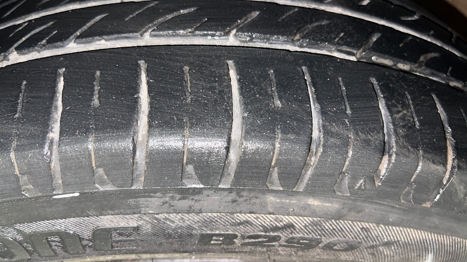 Used 2013 Volkswagen Polo Comfortline 1.2L (P) Petrol Manual tyres LEFT FRONT TYRE TREAD VIEW