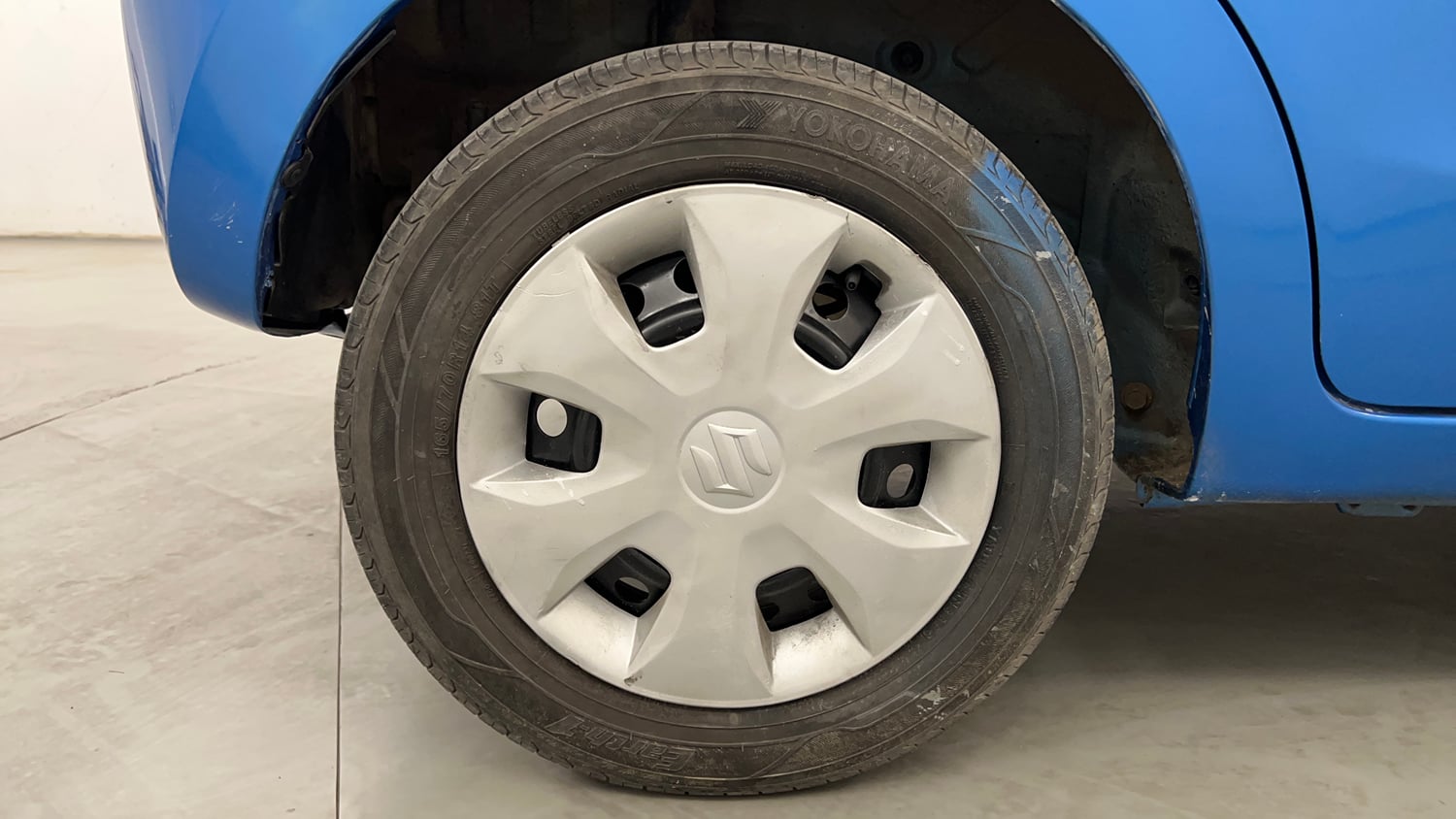 Used 2014 Maruti Suzuki Celerio VXi AMT Petrol Automatic tyres RIGHT REAR TYRE RIM VIEW