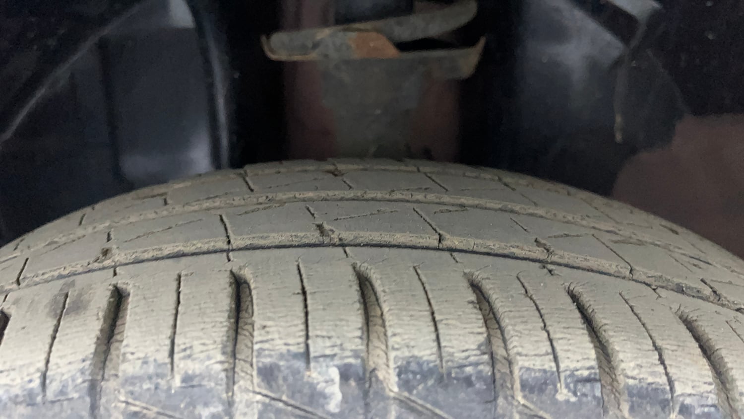 Used 2020 Renault Kwid RXT 1.0 Opt Petrol Manual tyres LEFT FRONT TYRE TREAD VIEW