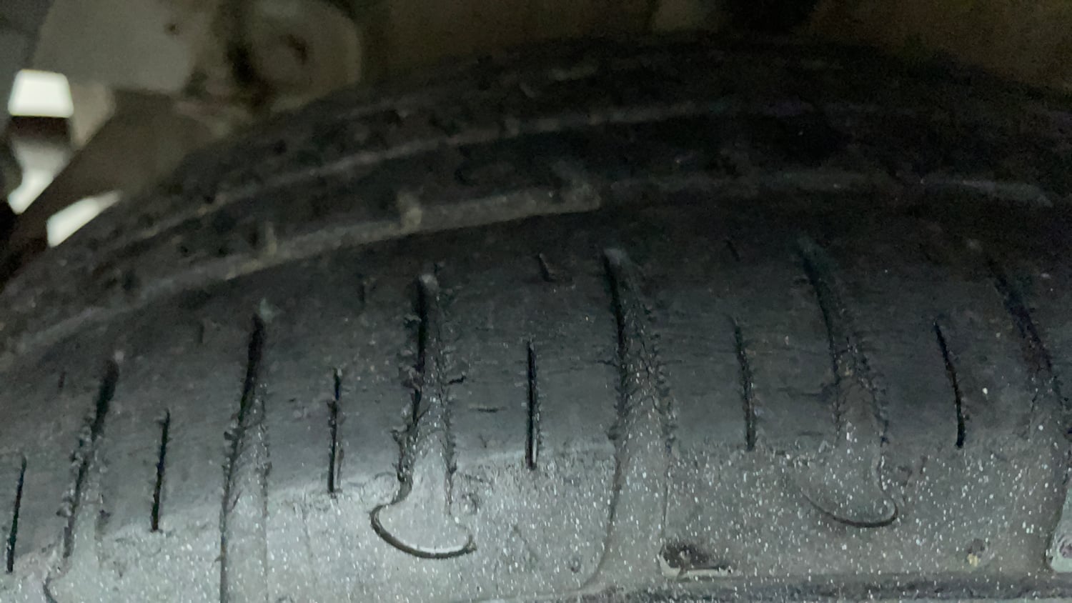 Used 2019 Hyundai Grand i10 Sportz AT 1.2 Kappa VTVT Petrol Automatic tyres RIGHT REAR TYRE TREAD VIEW