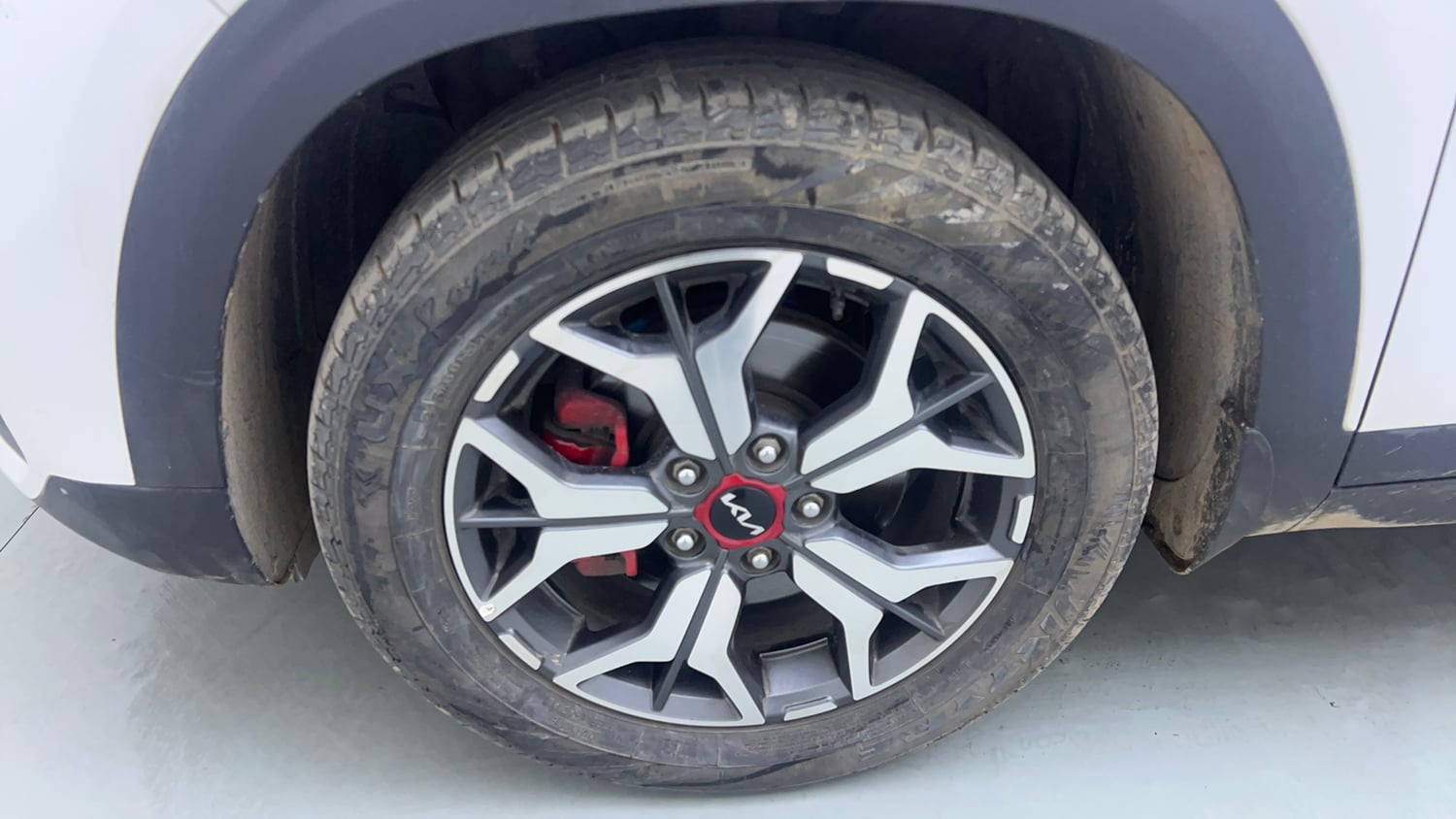 Used 2022 Kia Seltos GTX Plus 1.5 Diesel AT Diesel Automatic tyres LEFT FRONT TYRE RIM VIEW