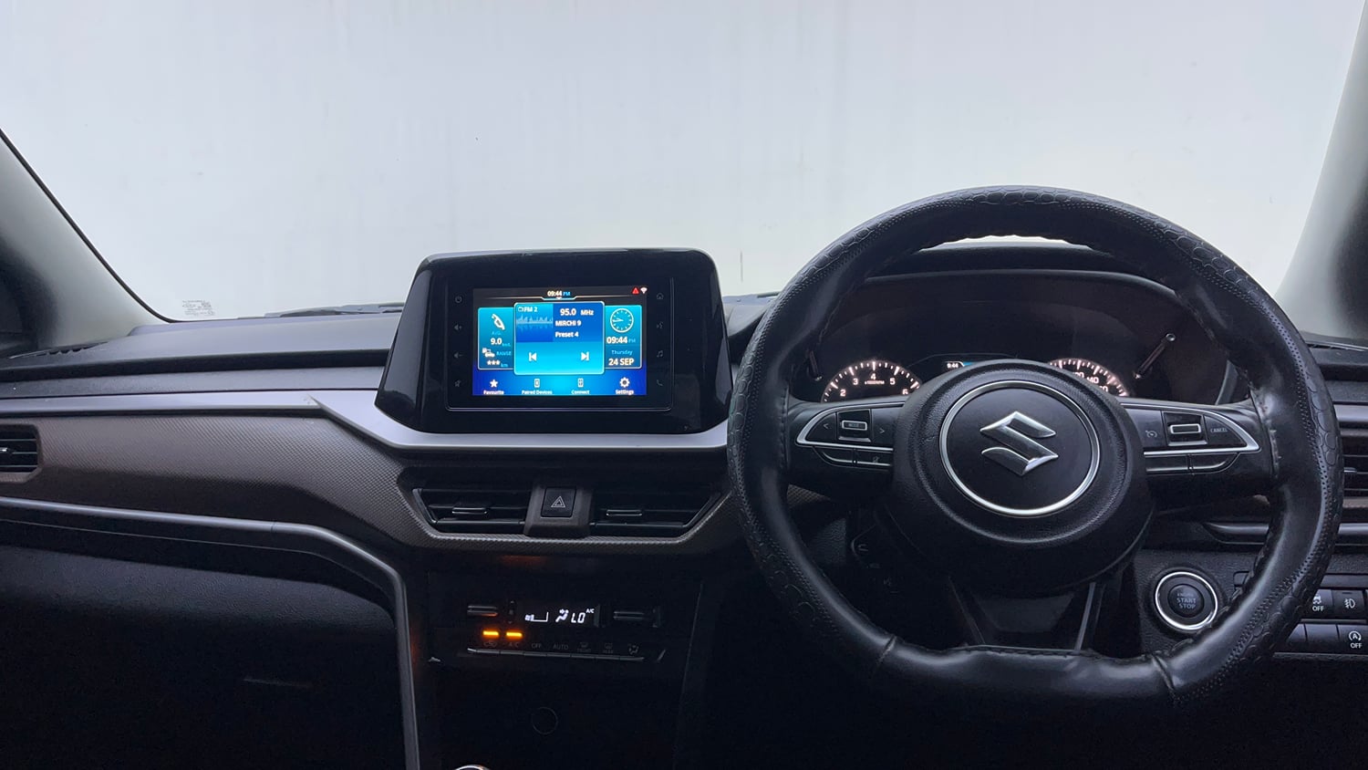 Used 2024 Maruti Suzuki Brezza ZXi Petrol Manual interior DASHBOARD VIEW