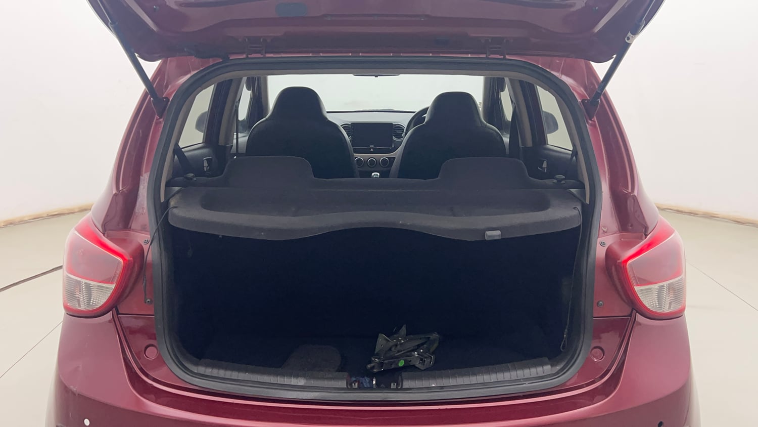 Used 2014 Hyundai Grand i10 Sportz 1.2 Kappa VTVT Petrol Manual interior DICKY INSIDE VIEW