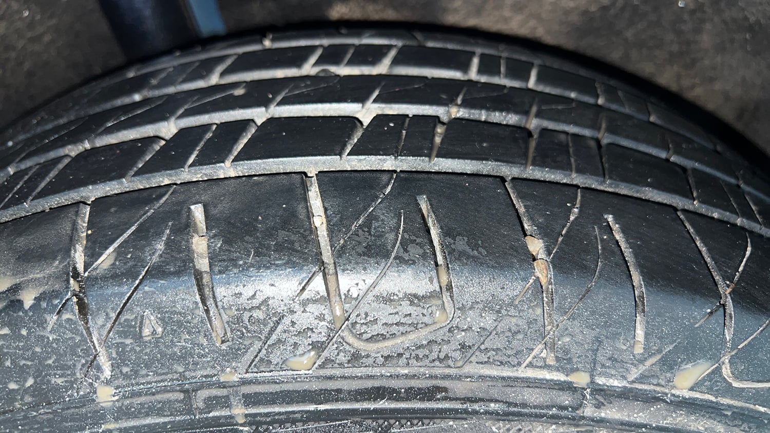 Used 2014 Ford EcoSport Titanium 1.5 Ti-VCT AT Petrol Automatic tyres RIGHT REAR TYRE TREAD VIEW