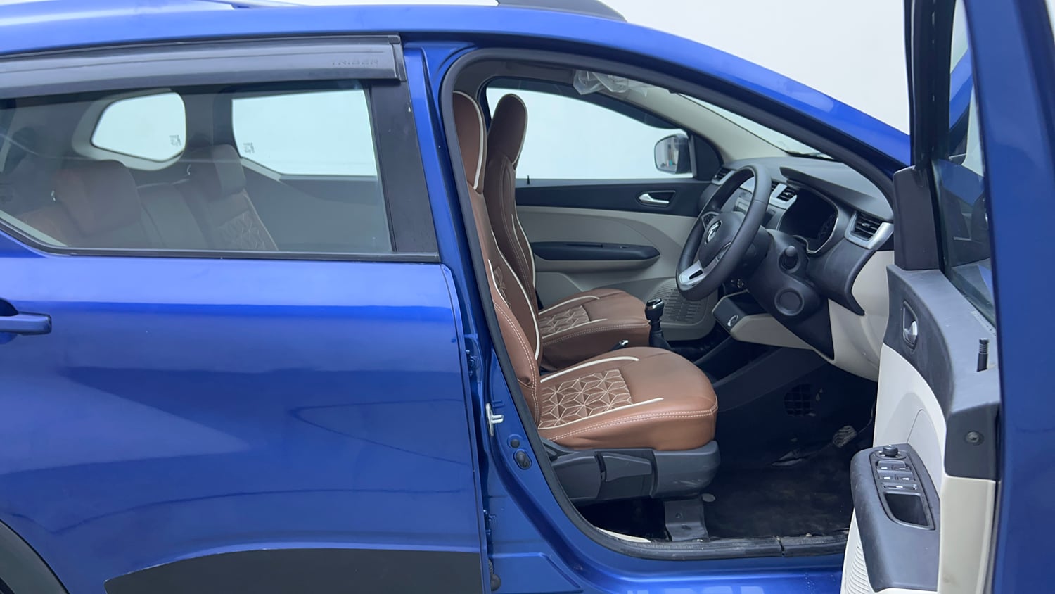 Used 2022 Renault Triber RXZ Petrol Manual interior RIGHT SIDE FRONT DOOR CABIN VIEW
