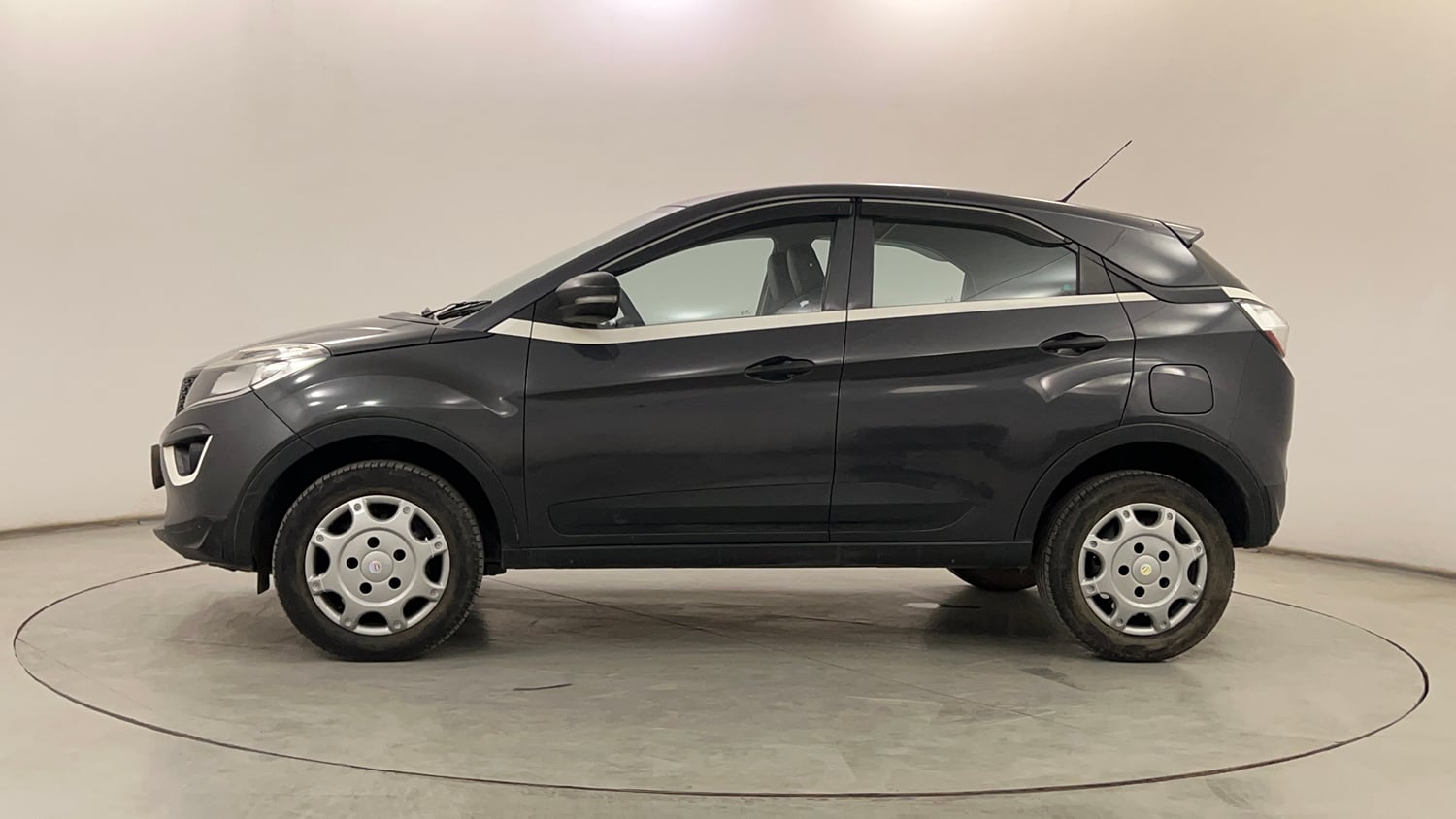 Used 2019 Tata Nexon XM Petrol Manual exterior LEFT SIDE VIEW