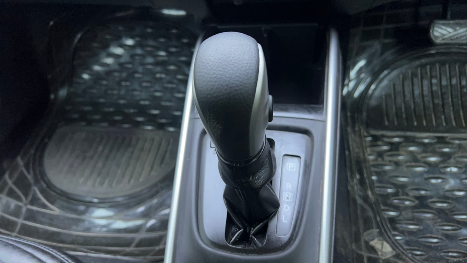 Used 2017 Maruti Suzuki Baleno Zeta 1.2 AT Petrol Automatic interior GEAR  KNOB VIEW
