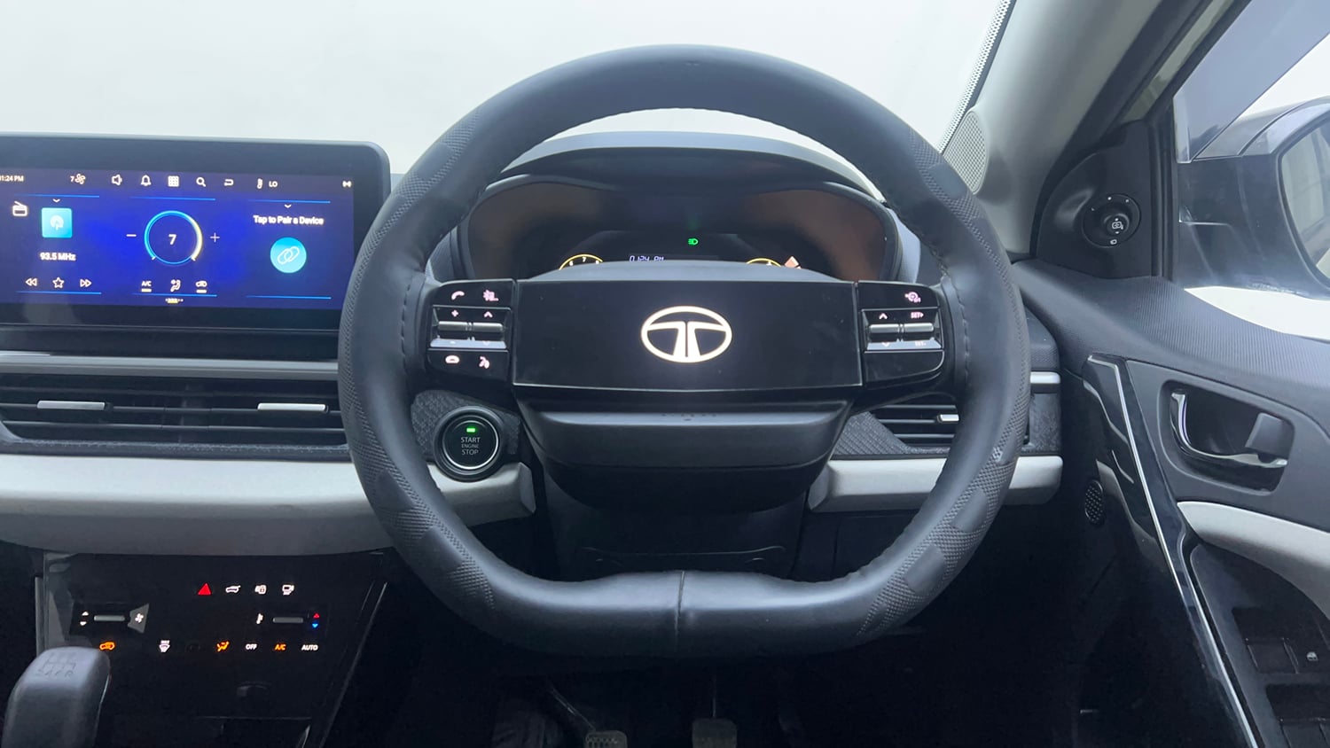 Used 2025 Tata Nexon Creative 1.2 Revotron Petrol 6MT Petrol Manual interior STEERING VIEW