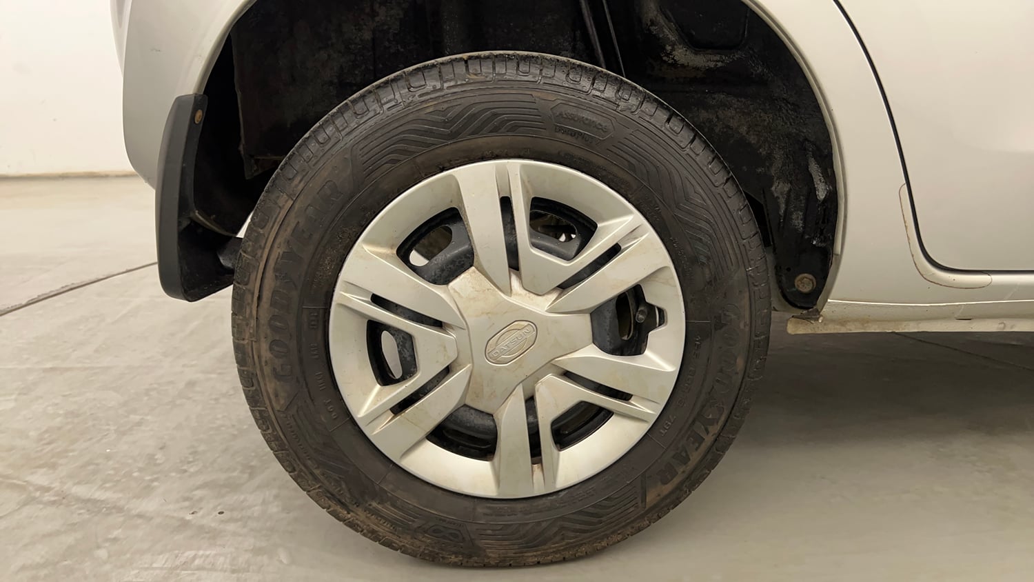Used 2019 Datsun Redi-GO S 1.0 Petrol Manual tyres RIGHT REAR TYRE RIM VIEW